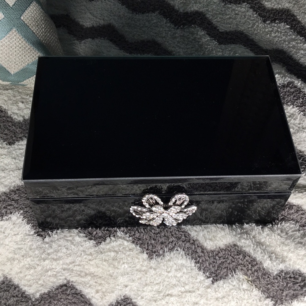 Jewelry box